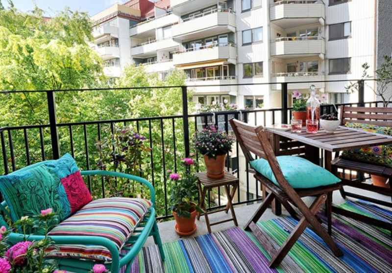 Küçük Balkon Dekorasyonu Fikirleri ile Balkonlar Rengarenk ...